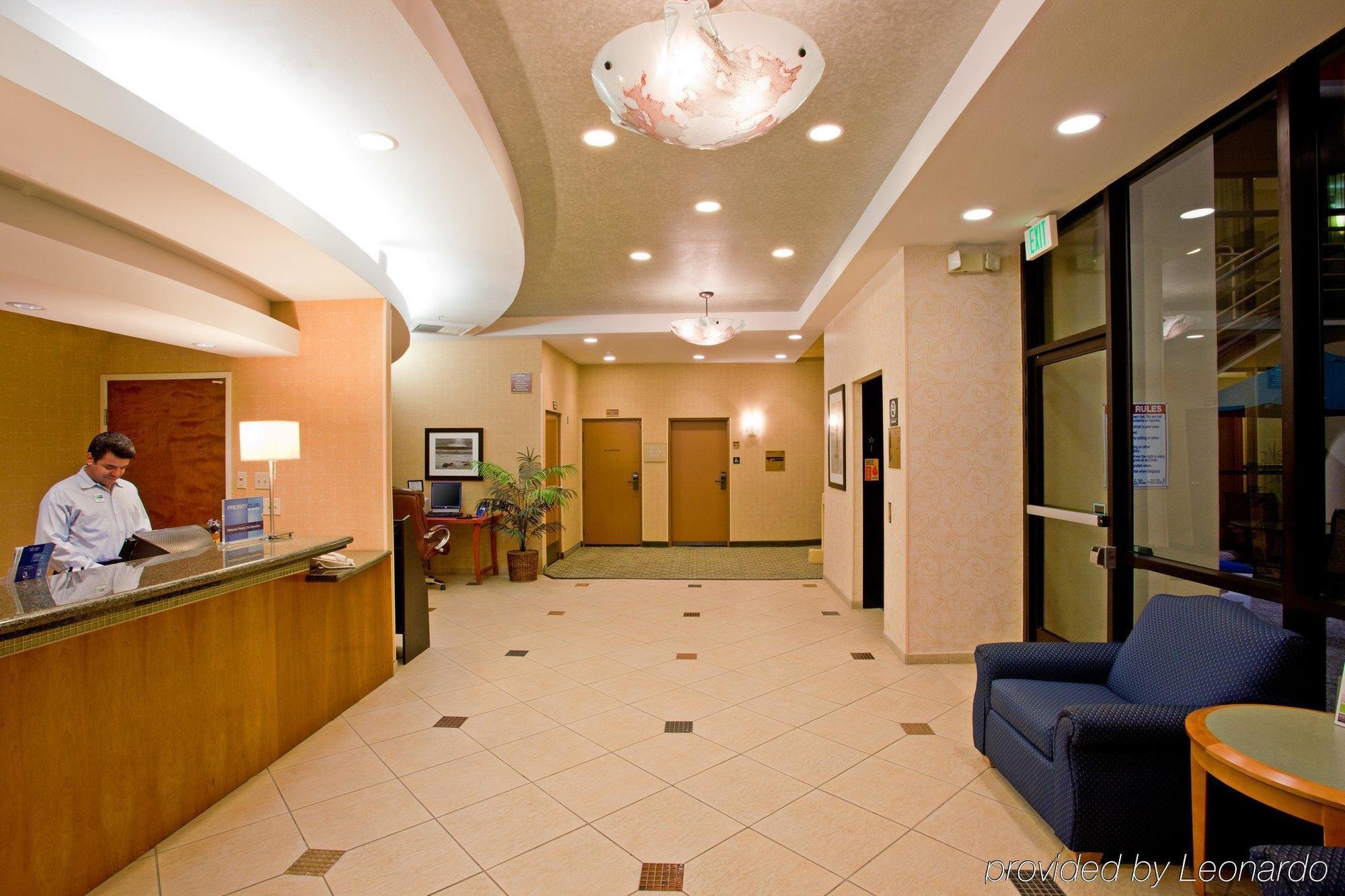 Holiday Inn Express Newport Beach, An Ihg Hotel Interior foto