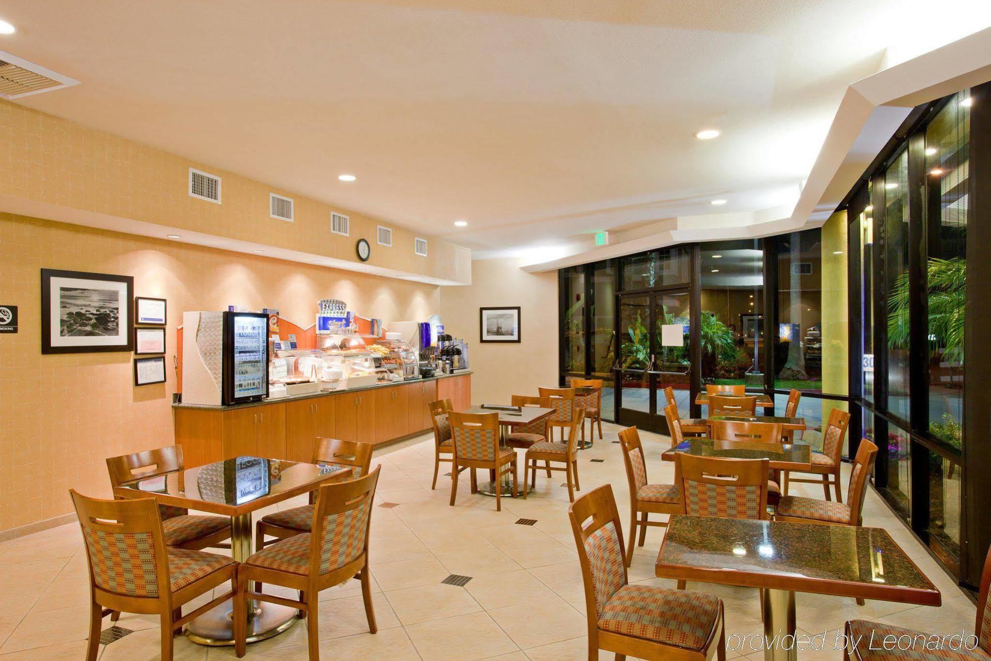 Holiday Inn Express Newport Beach, An Ihg Hotel Exterior foto